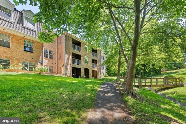 Building Photo - 5904 Cove Landing Rd