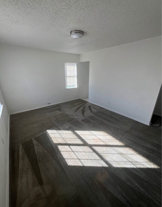 Building Photo - 3101 NE 14th St