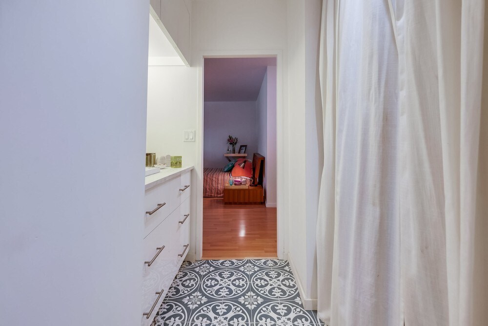 Building Photo - 999 N Doheny Dr