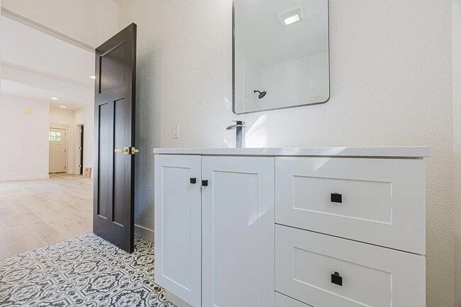 Building Photo - South University Drive