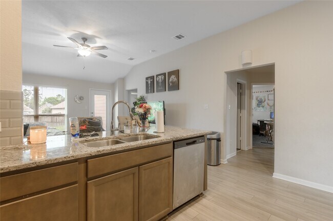 Building Photo - 106 Rudder Wy