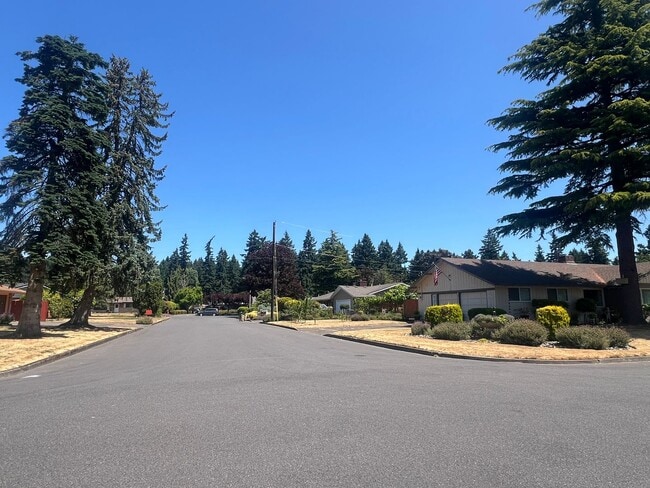 Building Photo - Salmon Creek Condo with Swim, hot tub and ...