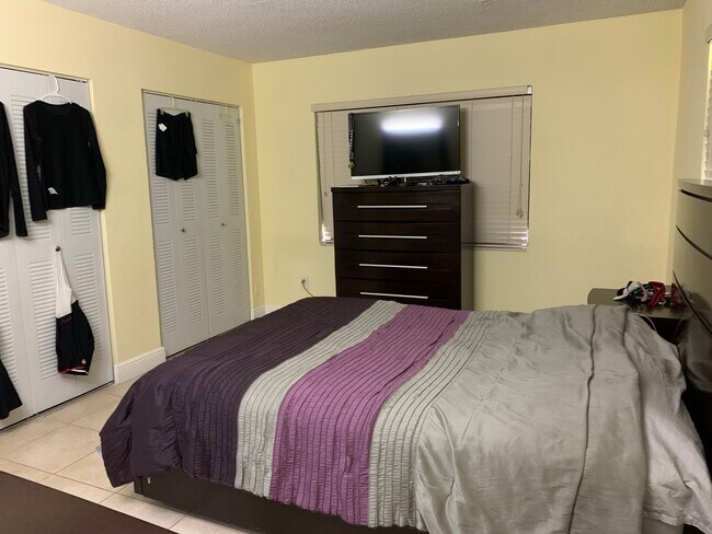 Building Photo - 8650 SW 109th Ave