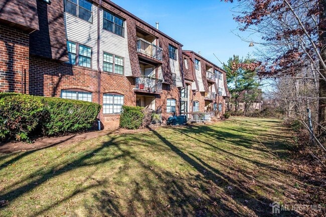 Building Photo - 1512 Green Hollow Dr