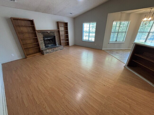 Building Photo - **COMING MID-JUNE** Located off Wedington Dr! 3 Bedroom 2 Bathroom Single Family Home!