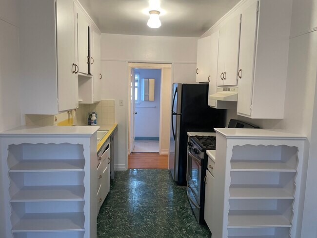 Building Photo - 1605 California Ave