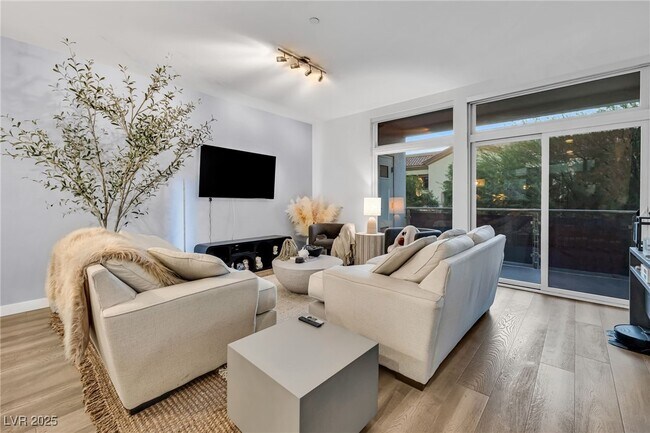 Building Photo - 8925 W Flamingo Rd