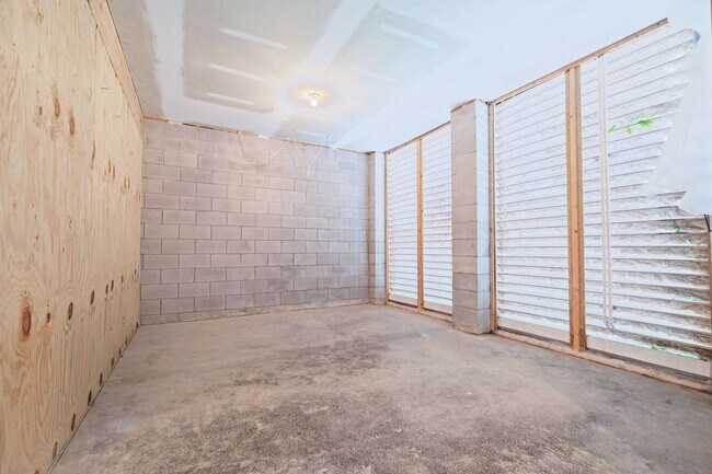 Building Photo - 116 Winding River Dr