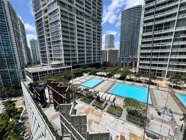 Building Photo - 495 Brickell Ave
