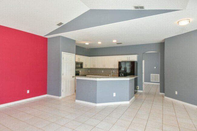 Building Photo - MOVE-IN READY 5 Bed 3.5 Bath Home in Daven...