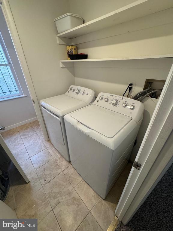 Building Photo - 526 8th St NE