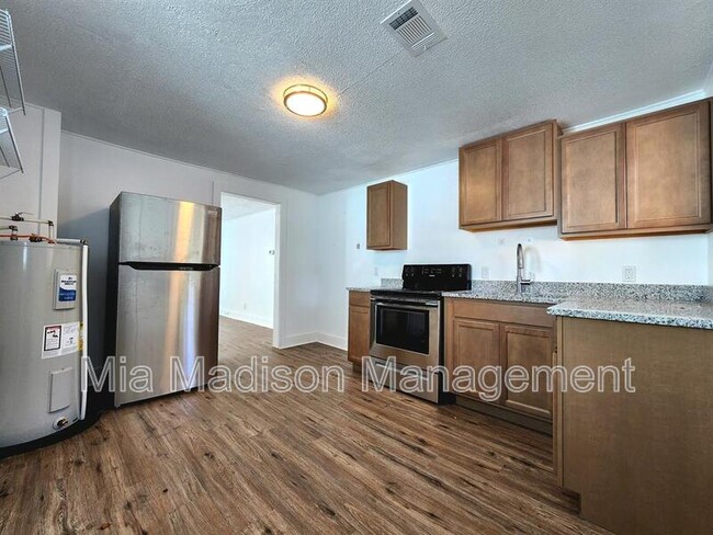 Building Photo - 1206 Murphy Ave