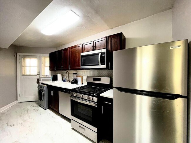 Building Photo - 125 W Bodley Ave