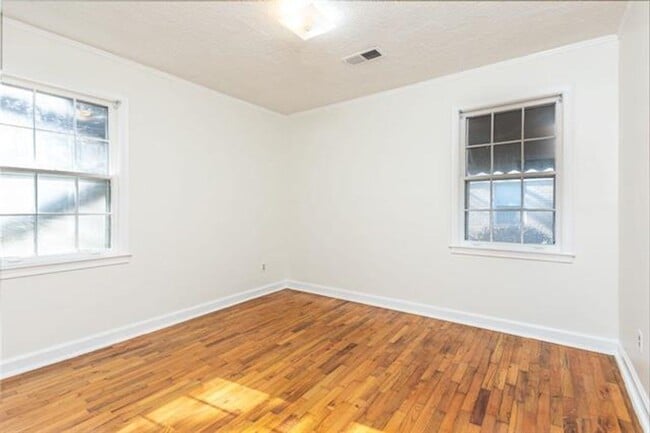 Building Photo - High Point Terrace 3BR 1 bath