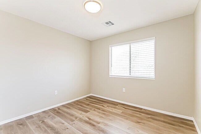 Building Photo - 3410 W Frankfurt Dr