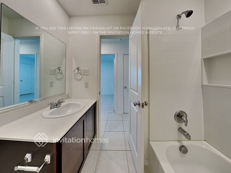 Building Photo - 3028 Wallace Wls Ct