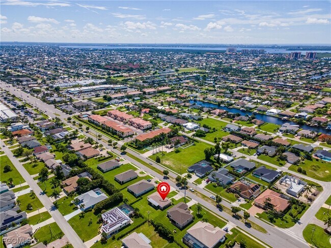 Building Photo - 1917 Cape Coral Pkwy W