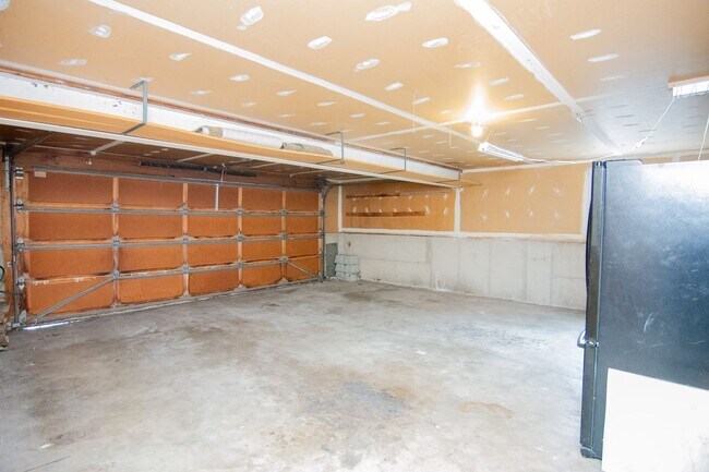 Building Photo - Really Nice 4 bedroom 3 Bath Home on Spacious Lot!