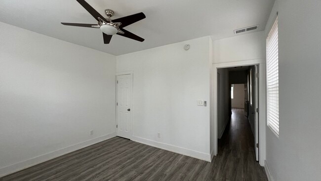 Building Photo - 438 Linden St