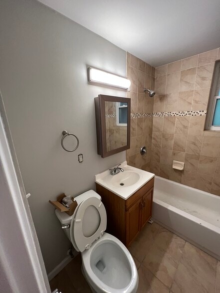 Bathroom - 104 N George Mason Dr