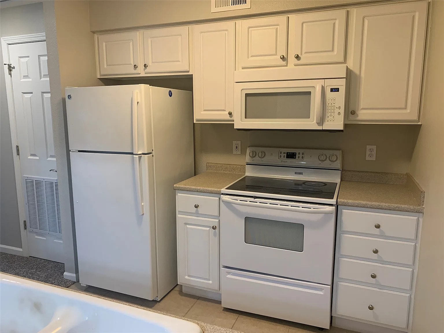 Kitchen with included appliances. - 105 NW 8th St