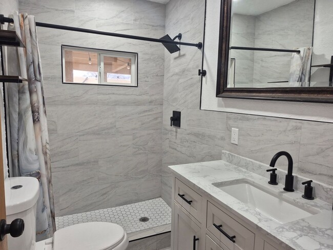 Building Photo - 1516 Lincoln Ave