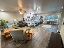 Building Photo - 10264 Pleasant View Dr