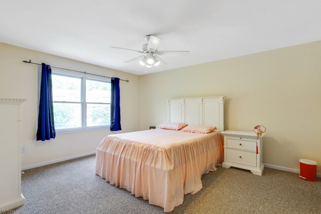 Building Photo - 376 Summerhill Dr