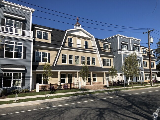 Building Photo - Courtyards on Fifth