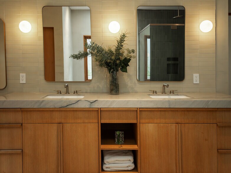 Building Photo - 1336 Las Canoas Rd