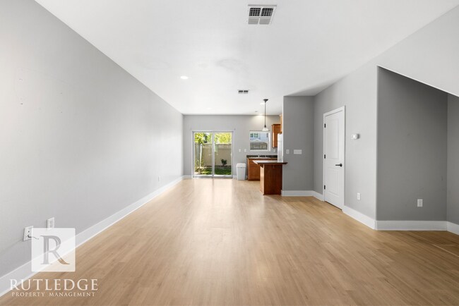 Building Photo - 263 Tyler Ave
