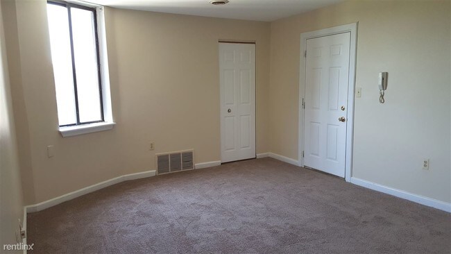 Building Photo - 3 br, 1 bath  - The Kirkwood