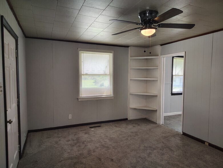 Building Photo - 4401 Queens Ave