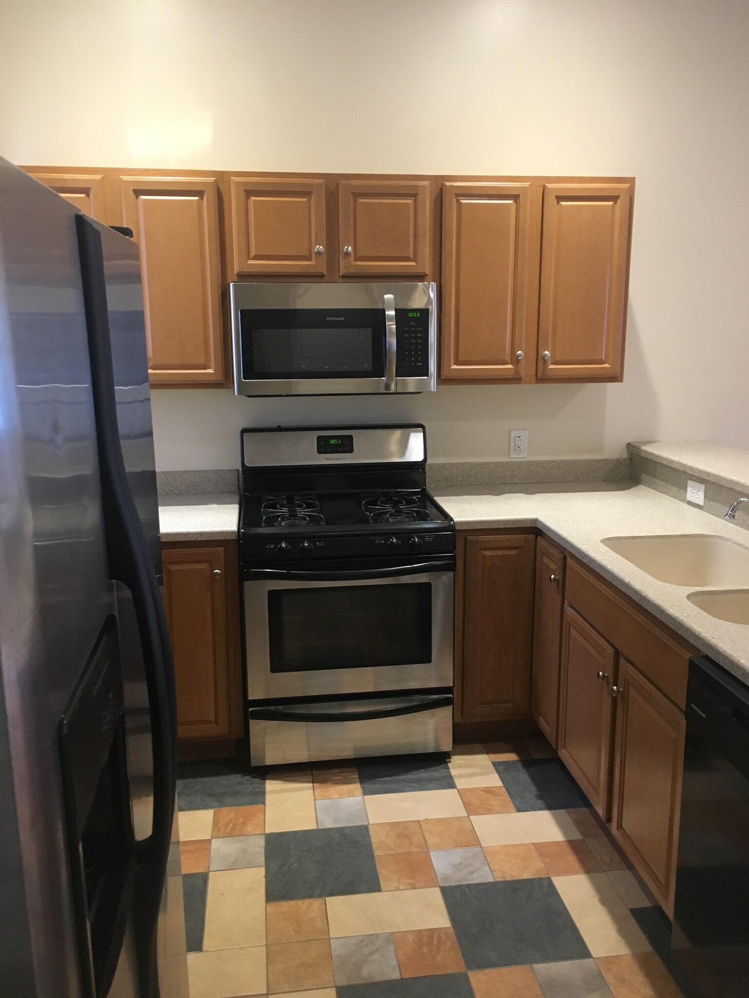 Building Photo - 1261 W Cary St