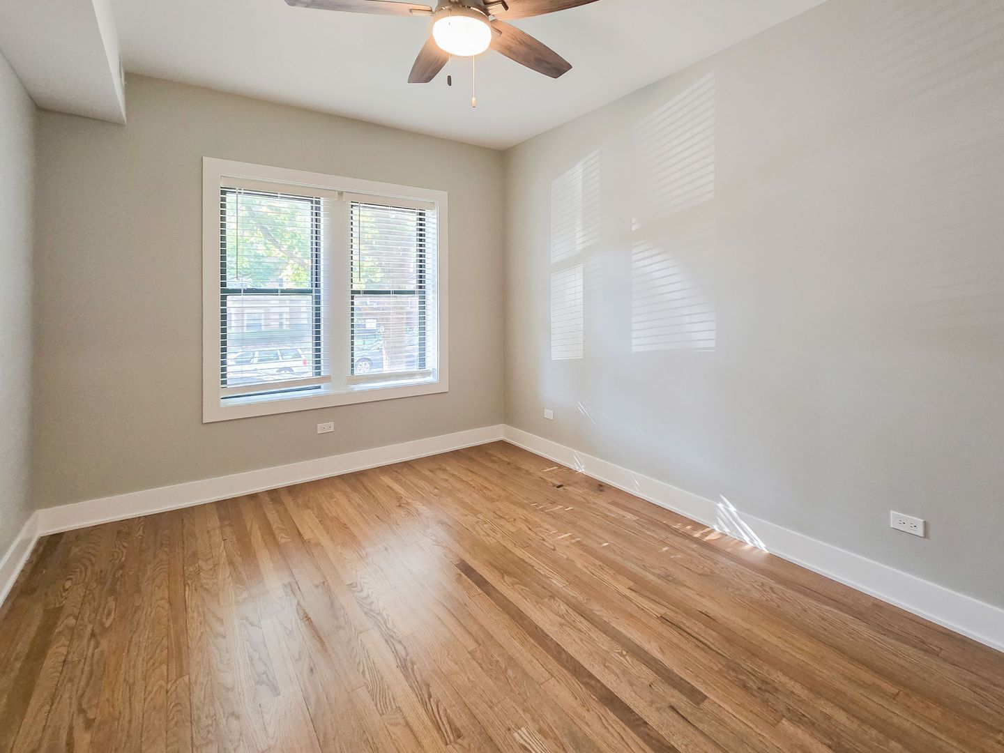 Building Photo - 4847 N Wolcott Ave