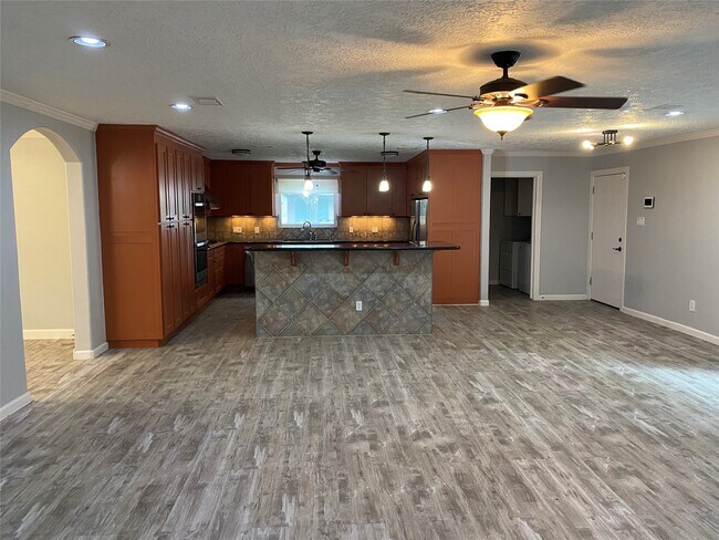 Building Photo - 9614 Greenwillow Dr