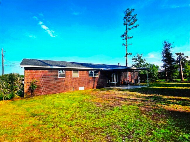 Building Photo - 104 Forest Cir