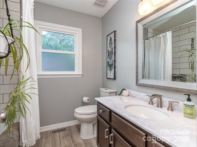 Building Photo - 8715 Parkchester Dr