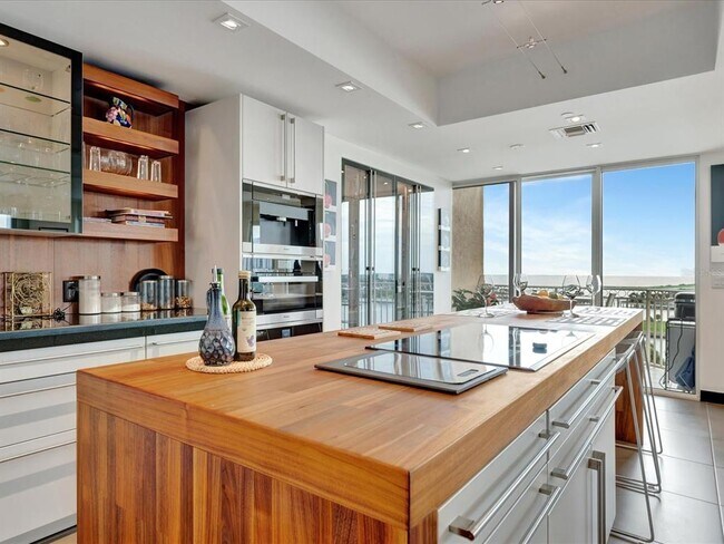 Building Photo - 555 5th Ave NE