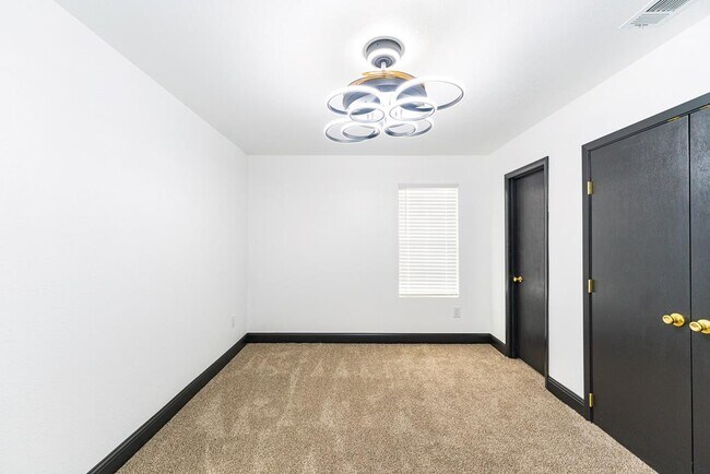 Building Photo - 4209 Redbud Ave