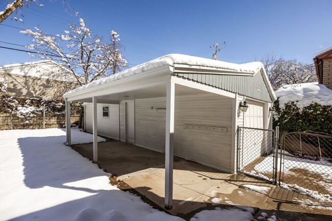 Building Photo - Beautifully Updated 3-Bedroom Home with Mo...