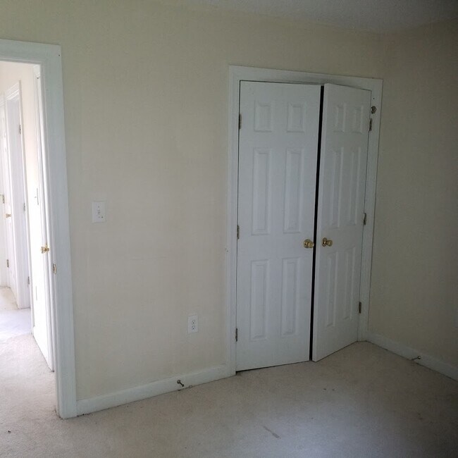 Building Photo - 300 Katie Dr