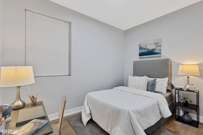 Building Photo - 5019 S Indiana Ave