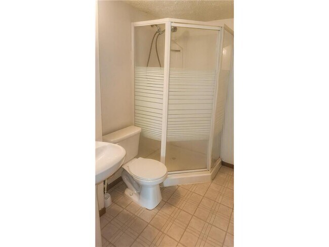 Building Photo - 9 Heights Rd NE