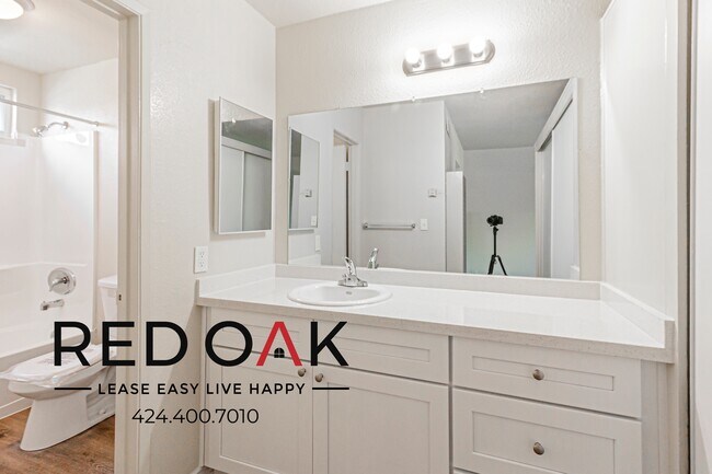 Building Photo - 4900 Clair Del Ave