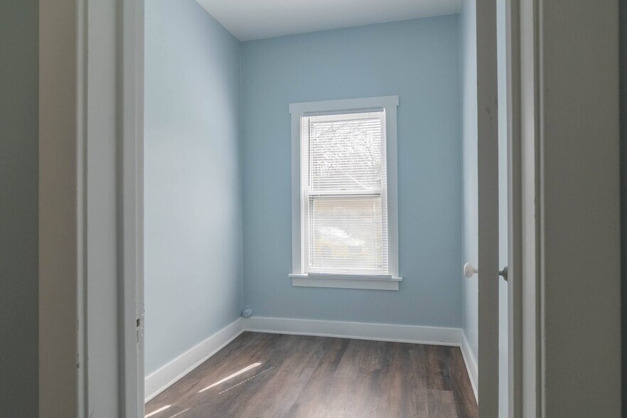 Building Photo - 435 S Westnedge Ct