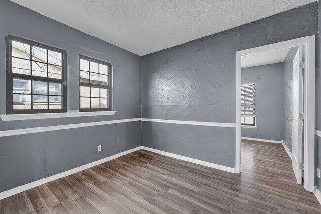 Building Photo - 2918 S Dallas St
