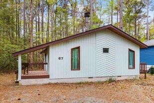 Building Photo - 67 Sandyhook Rd