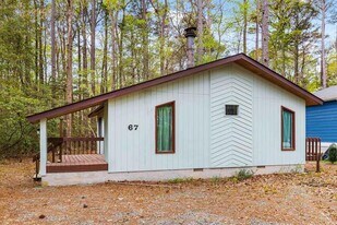 Building Photo - 67 Sandyhook Rd