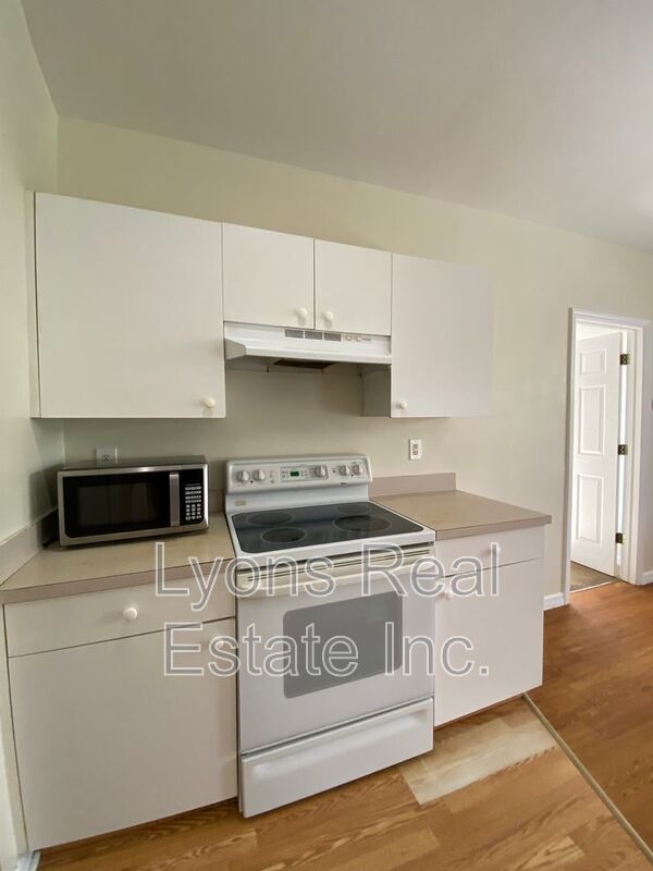 Building Photo - 539 Alexia Ave S